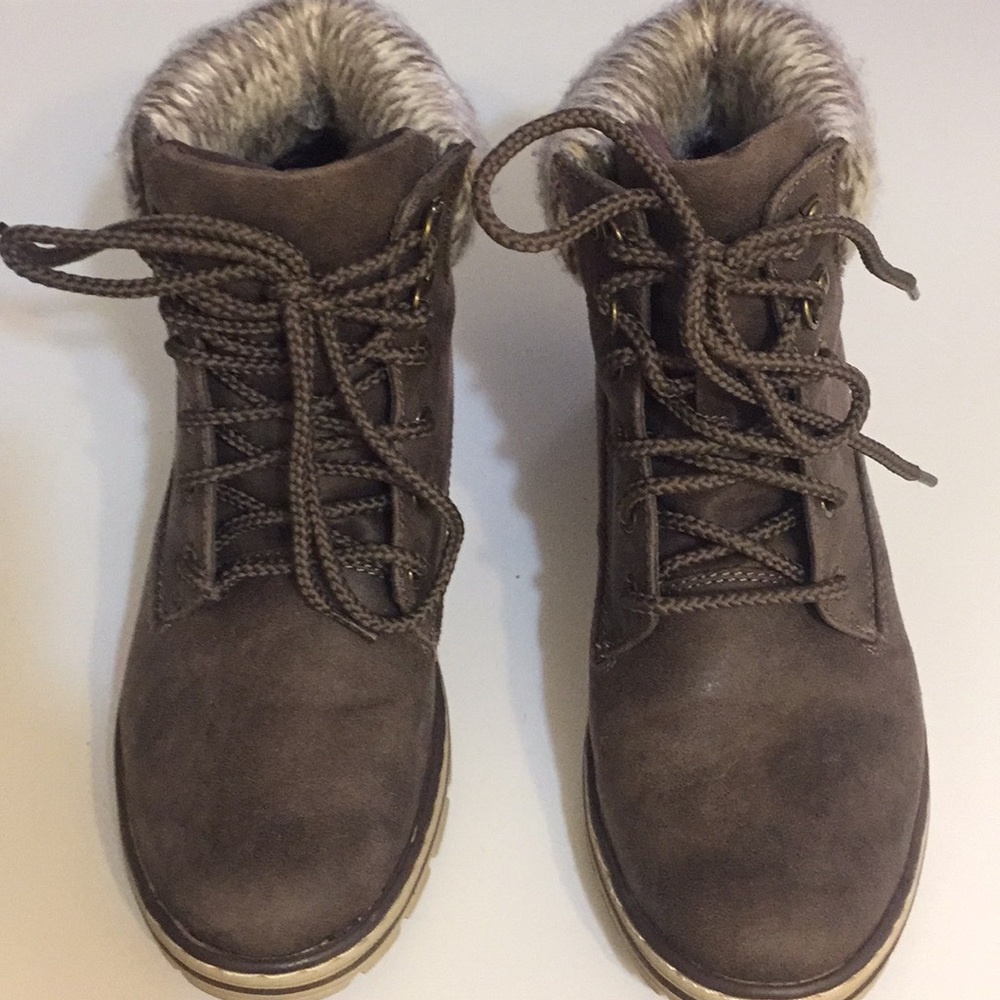 Brown Cliffs (by White Mountain) Booties Size 6